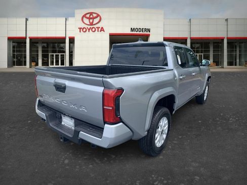 Certified 2025 Toyota Tacoma SR5 AWD/4WD image 5