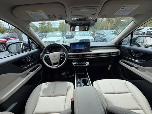 New 2025 Lincoln Corsair FWD image 5