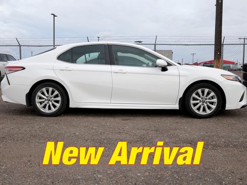 Used 2018 Toyota Camry L image 1
