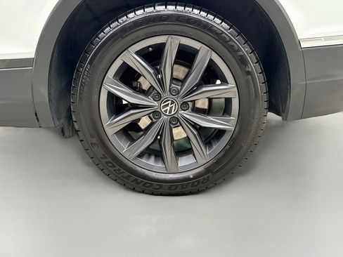 Used 2022 Volkswagen Tiguan SE AWD/4WD image 31