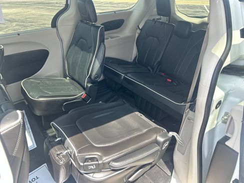 Used 2023 Chrysler Pacifica Limited w/ Uconnect Theater Family Group AWD/4WD image 25