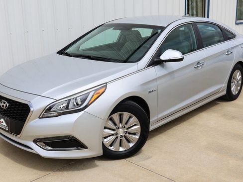 Used 2017 Hyundai Sonata SE FWD image 1