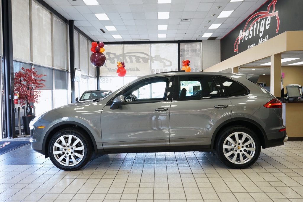 Used 2017 Porsche Cayenne S AWD/4WD image 3