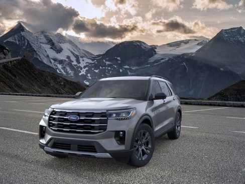 New 2026 Ford Explorer Active w/ Active Comfort Package AWD/4WD image 2