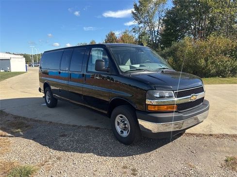 Used 2024 Chevrolet Express 3500 LT w/ LT Preferred Equipment Group image 7