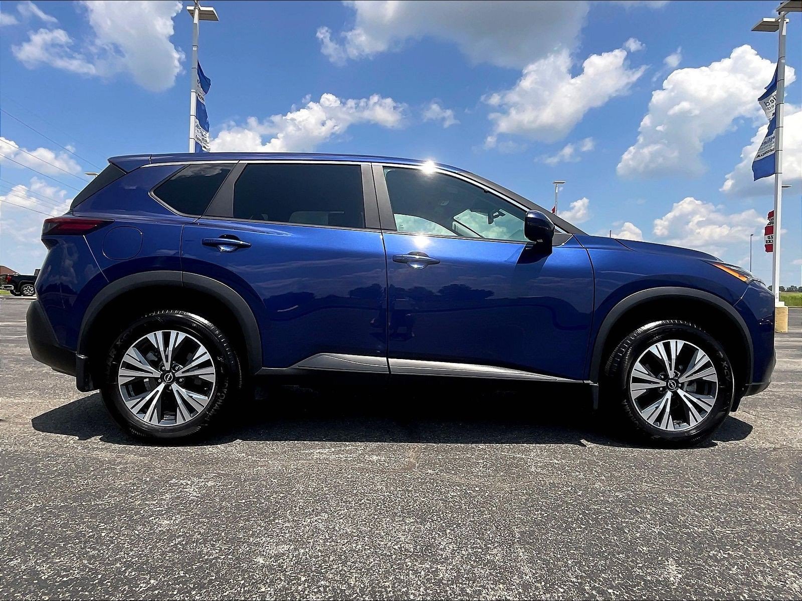 Used 2023 Nissan Rogue SV AWD/4WD image 6