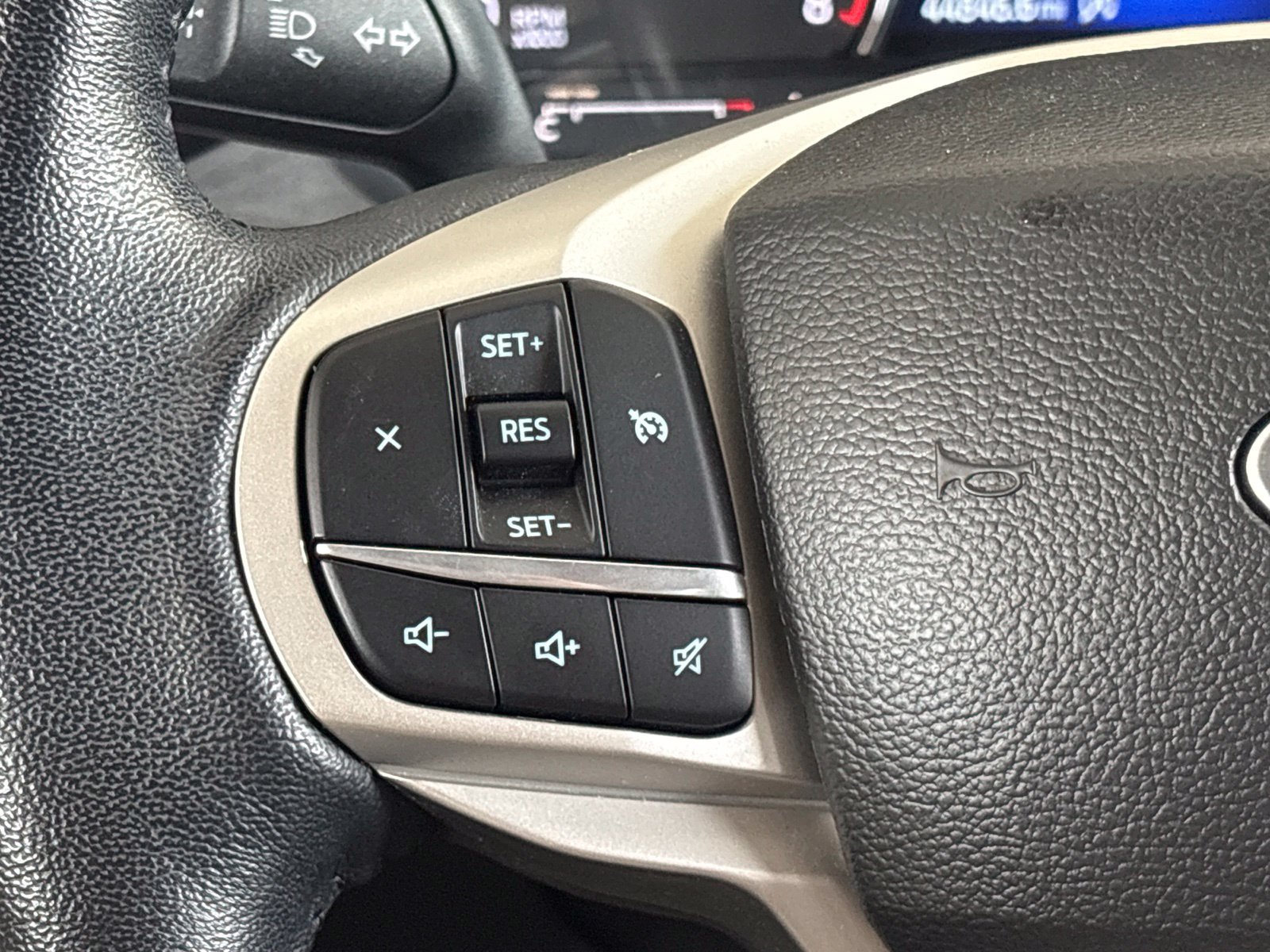 Used 2023 Ford Explorer XLT w/ Equipment Group 202A AWD/4WD image 29