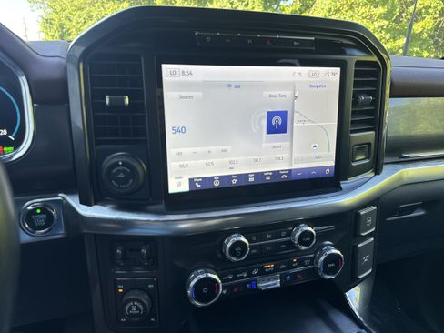Used 2022 Ford F150 Lariat w/ Equipment Group 502A High AWD/4WD image 19