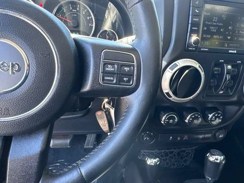 Used 2016 Jeep Wrangler Unlimited Rubicon w/ Connectivity Group AWD/4WD image 26