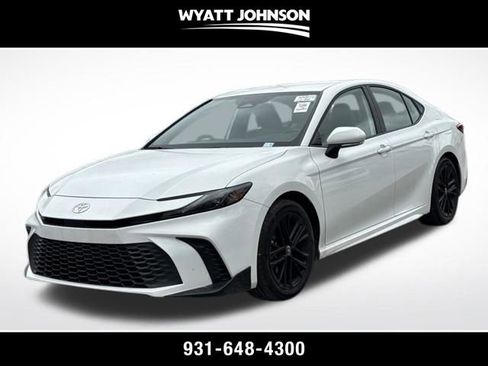 Used 2025 Toyota Camry SE image 1