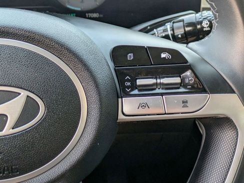 Used 2025 Hyundai Elantra SEL FWD image 21