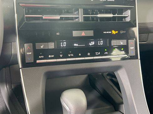 Used 2019 Toyota Avalon XLE w/ Moonroof Package image 15