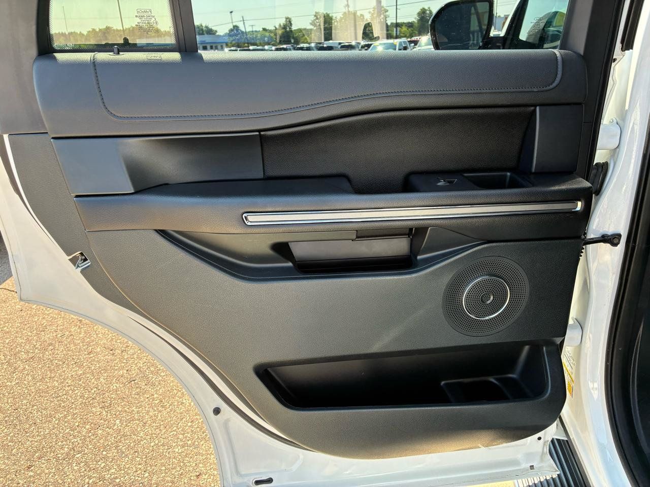 Used 2020 Ford Expedition XLT w/ Equipment Group 202A AWD/4WD image 17