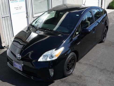 Used 2013 Toyota Prius Three image 2