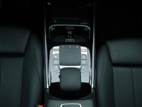 Used 2020 Mercedes-Benz GLB 250 image 21