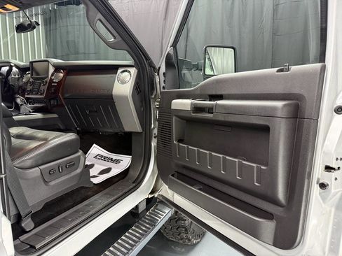 Used 2015 Ford F250 Lariat w/ Lariat Ultimate Package AWD/4WD image 30