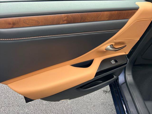 Certified 2025 Lexus ES 300h w/ Premium Package FWD image 23