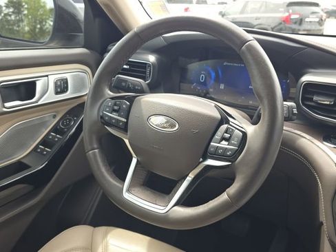 Used 2023 Ford Explorer Platinum w/ Technology Package AWD/4WD image 40