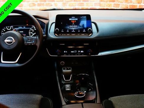 Used 2022 Nissan Rogue SV image 11