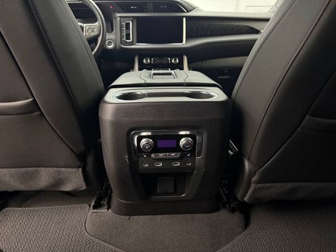 Used 2024 GMC Yukon XL Denali w/ Advanced Technology Package AWD/4WD image 32