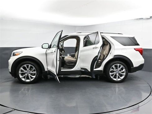 Used 2022 Ford Explorer Platinum w/ Equipment Group 601A image 35