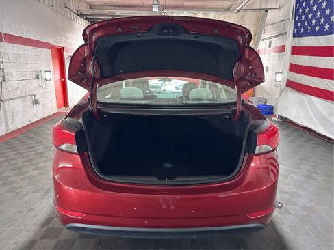 Used 2015 Hyundai Elantra SE image 12
