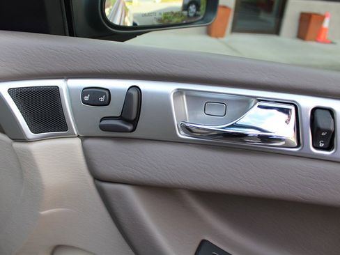 Used 2005 Chrysler Pacifica Touring image 30