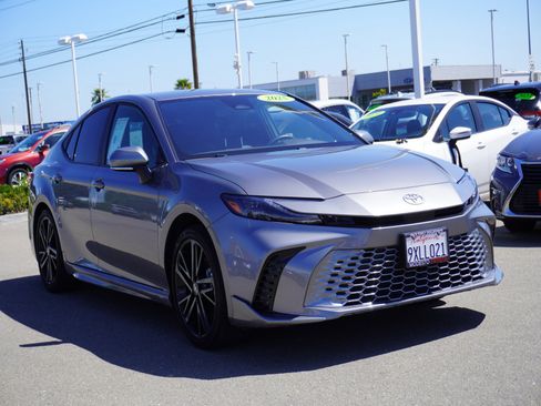 Used 2025 Toyota Camry XSE FWD image 1