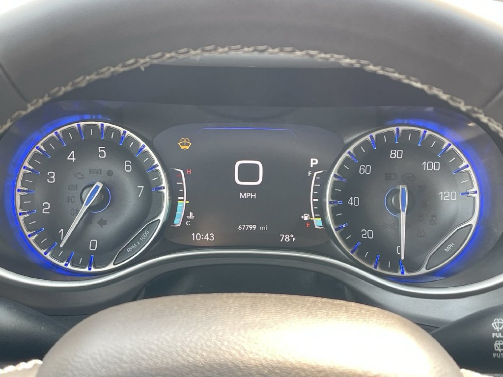Used 2023 Chrysler Pacifica Touring-L FWD image 30