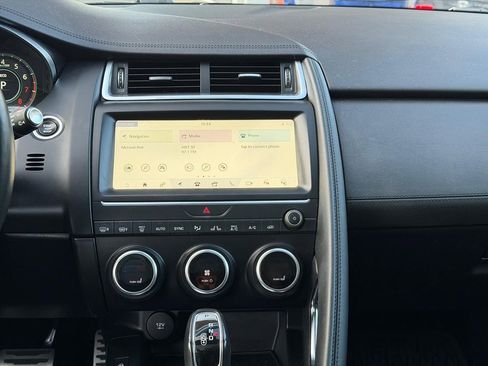 Used 2018 Jaguar E-PACE SE image 17
