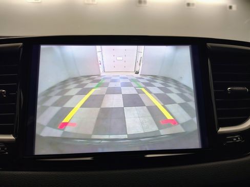 Used 2025 Chrysler Pacifica Select FWD image 4