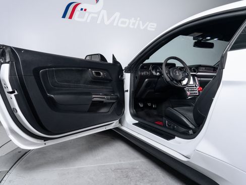 Used 2016 Ford Mustang Shelby GT350 w/ Technology Package RWD image 42