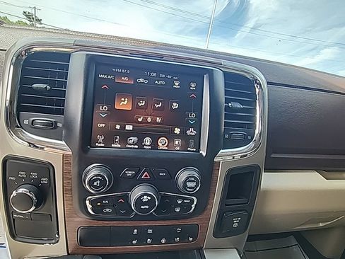 Used 2013 RAM 1500 Laramie w/ Convenience Group AWD/4WD image 16