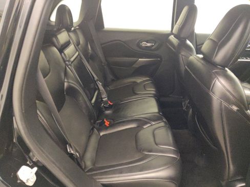 Used 2019 Jeep Cherokee Latitude Plus FWD image 19