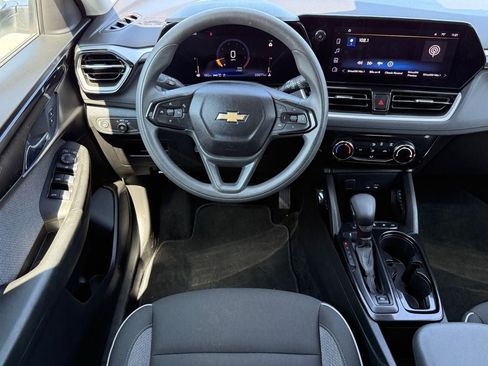 Used 2025 Chevrolet TrailBlazer LT AWD/4WD image 16