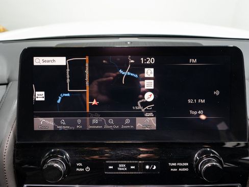 Used 2024 Nissan Armada SL w/ Captain's Chairs Package image 18