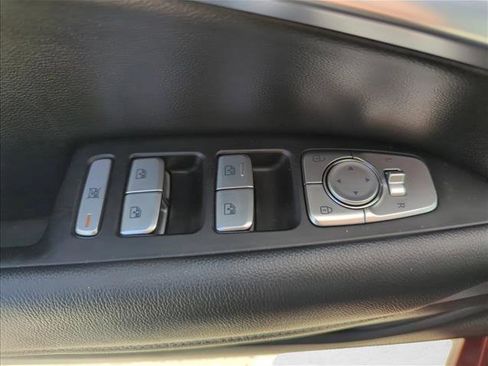 Used 2022 Genesis G70 2.0T image 27