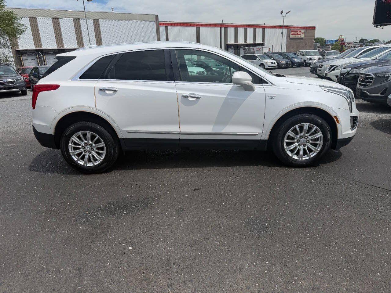 Used 2017 Cadillac XT5 FWD image 8