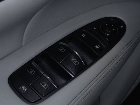 Used 2015 INFINITI Q70 3.7 w/ Deluxe Touring Package image 27