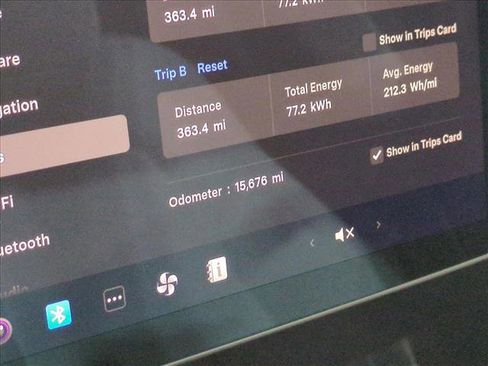 Used 2024 Tesla Model Y 2WD image 11