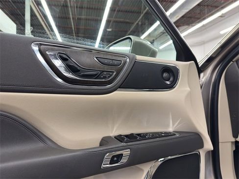 Used 2020 Lincoln Continental Reserve image 12