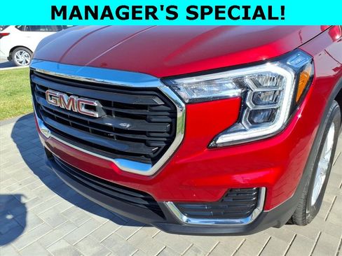 Used 2024 GMC Terrain SLE image 9