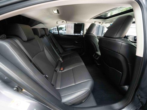 Used 2019 Lexus ES 300h w/ Premium Package FWD image 24