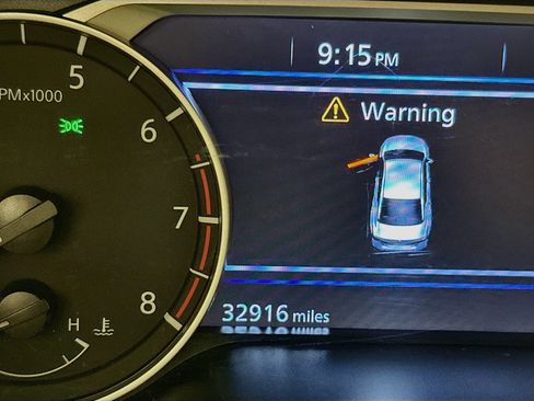 Used 2025 Nissan Altima 2.5 SV FWD image 19