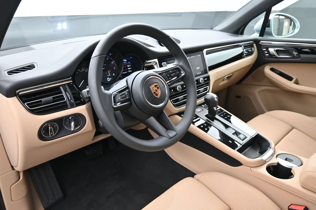 New 2026 Porsche Macan AWD/4WD image 4