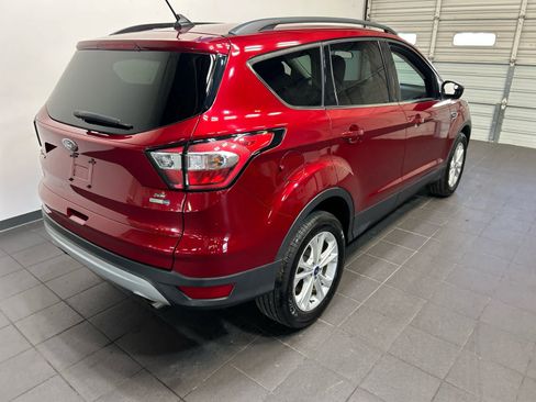 Used 2018 Ford Escape SE w/ SE Sync 3 Package AWD/4WD image 3