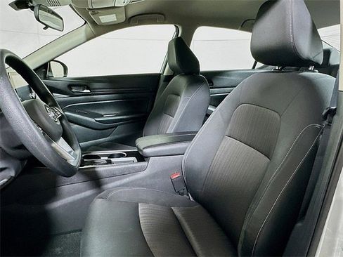 Used 2024 Nissan Altima 2.5 SV image 11