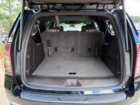 Used 2024 Chevrolet Suburban LT RWD image 9