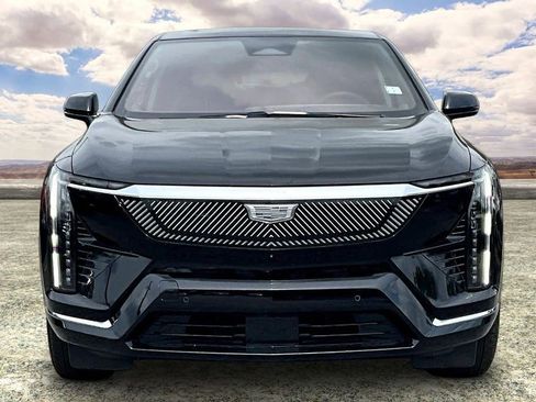 Used 2025 Cadillac Optiq Luxury 2 w/ LPO, Floor Liner Package AWD/4WD image 2