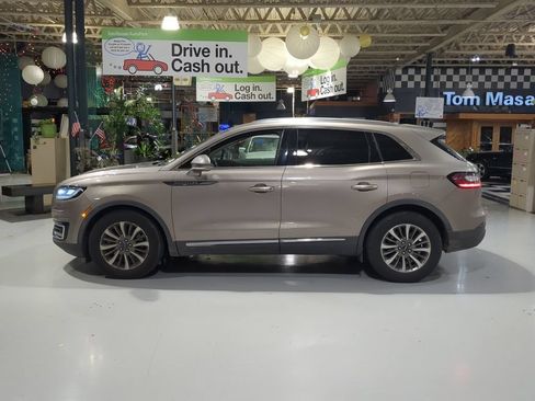 Used 2019 Lincoln Nautilus Select AWD/4WD image 11